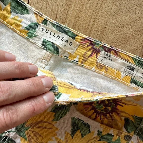 Bullhead High Waist Yellow and Green Shorts - Picture 4 of 4